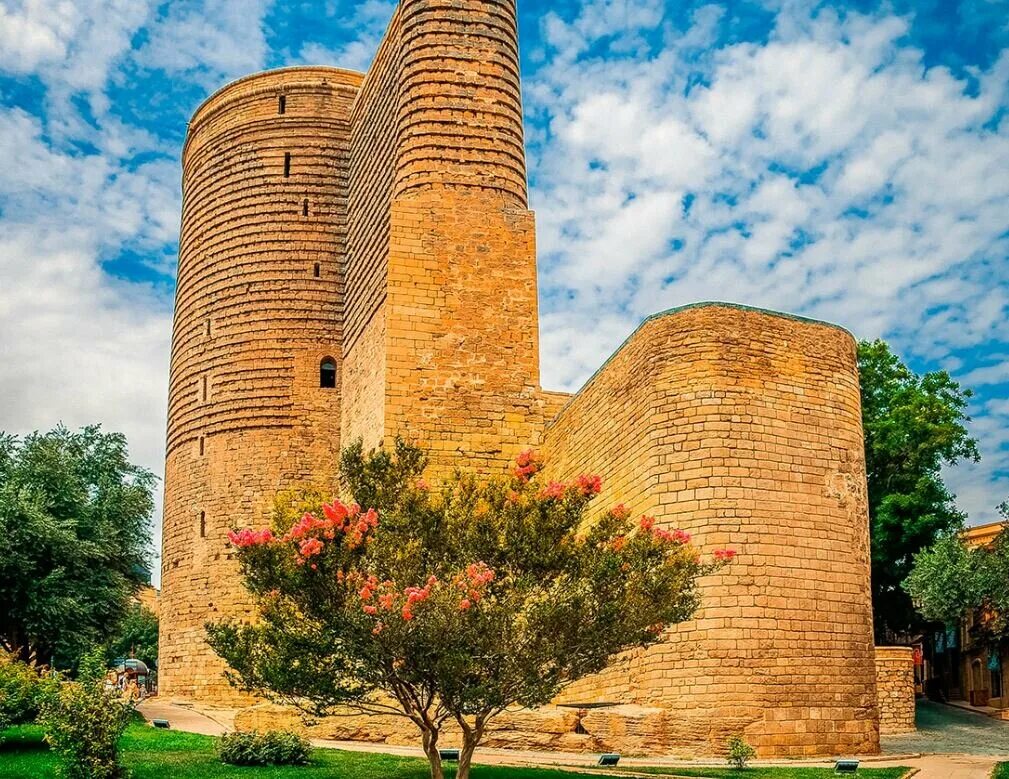 Девичья башня какая. Девичья башня какая. Девичья башня гыз галасы (баку). Девичья башня какая. Азербайджан старый город девичья башня.