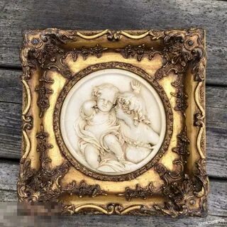 Золотит их старинной