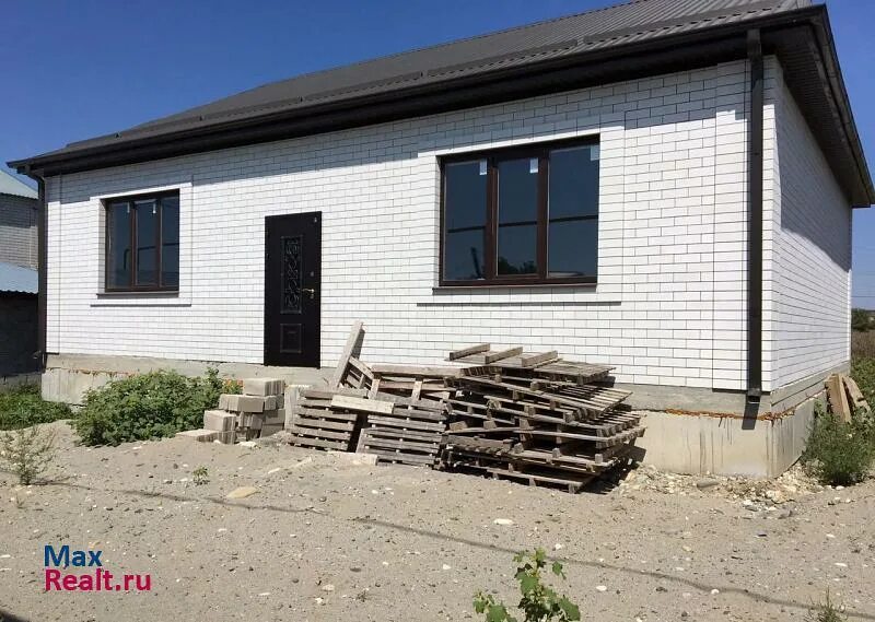 Частные дома кчр. Двухэтажный дом в черкесске. Черкесск частный дом. Чегем домики. Частные дома кчр.