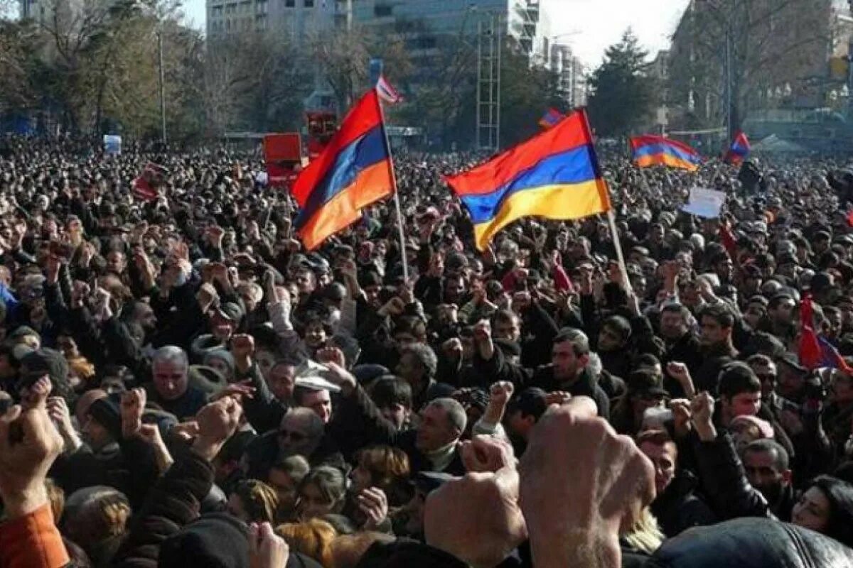 В ереване пройдет. Митинги в Армении 2022. Митинг шествие в Ереване. Митинг Армения 1994 год. Армения митинги оппозиции 2022.