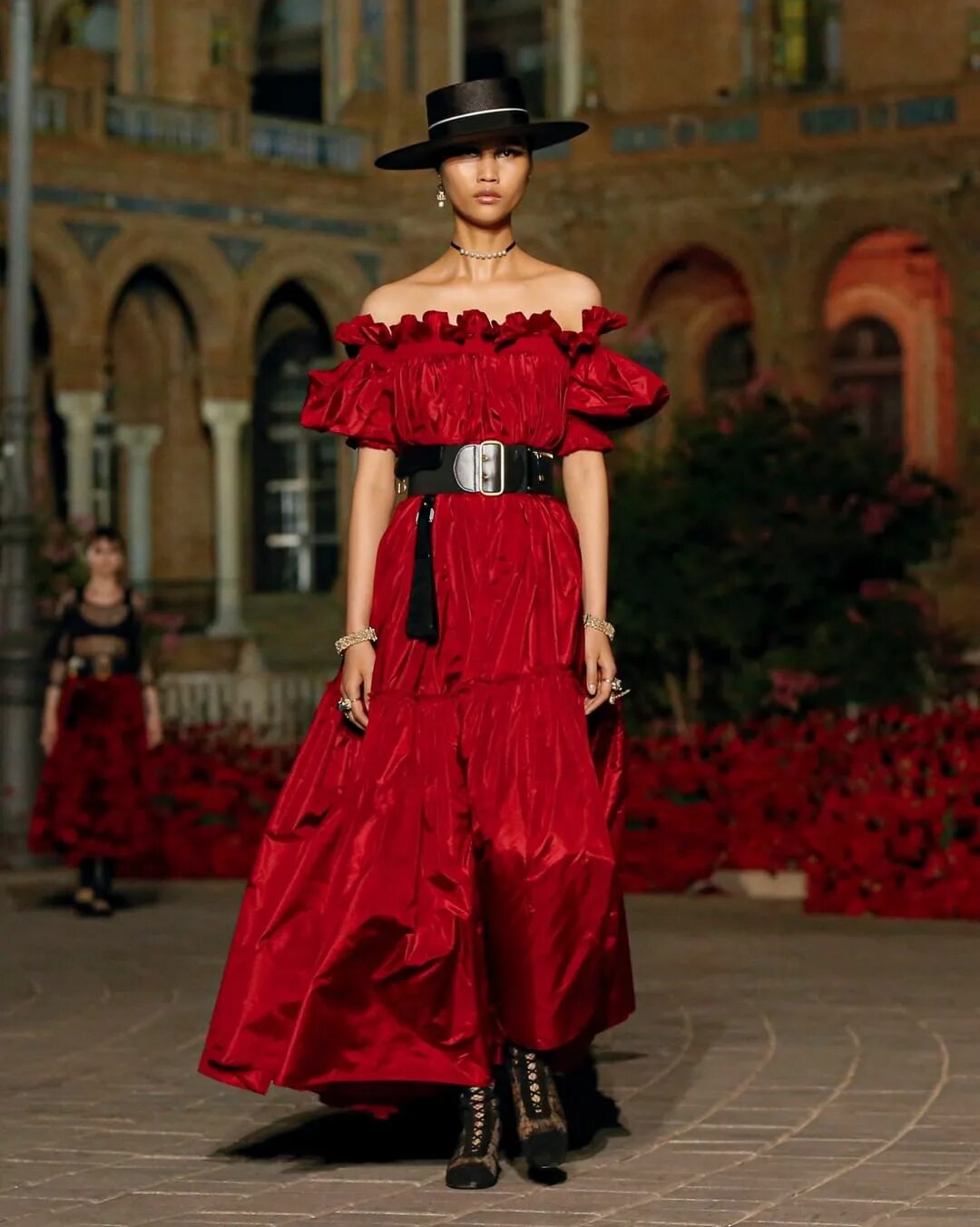 Модные показы 2025 2025. Dior cruise 2025. шоу диор круисе 2025. показ диор 2025. диор 2025 2025.