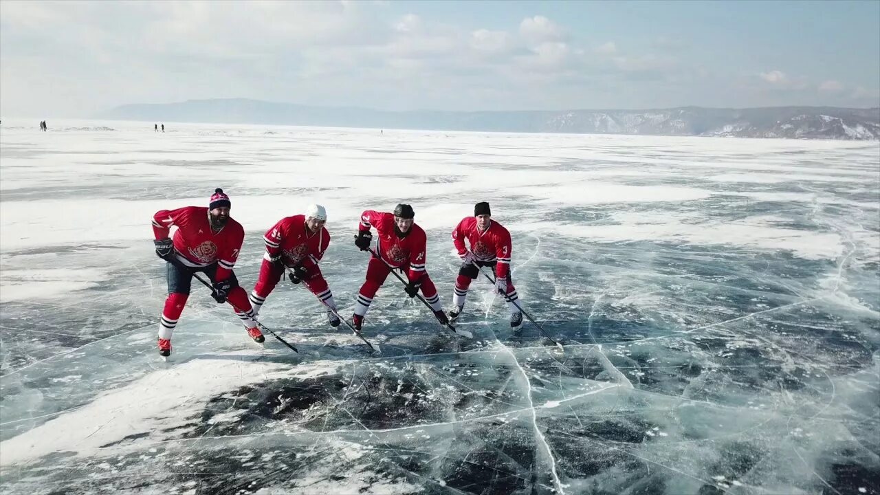 Байкал хоккей. Хоккей на льду Байкала. Фетисов хоккей на Байкале. Гонки на Байкале зимой. Хоккеист на озере.