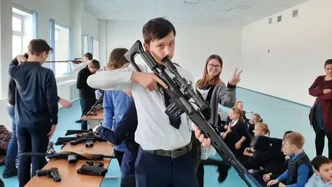 Ста ребятам