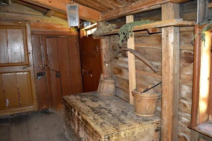 Сени горький. Музей каширина в нижнем новгороде домик горького сени. музей детства а.м горького домик каширина нижний новгород. домик каширина подклеть. домик каширина нижний новгород сени.
