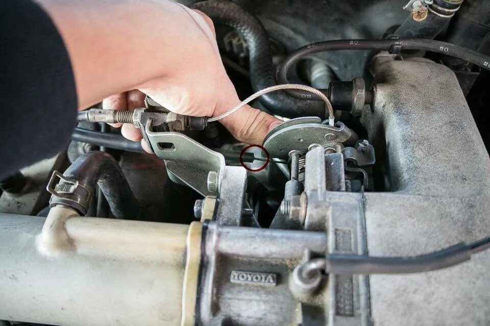 Регулировка акпп. Тросик акпп 1 jz. тросик кикдауна акпп тойота марк 2. 1g fe трос кикдаун. трос кикдауна акпп марк 2 90.