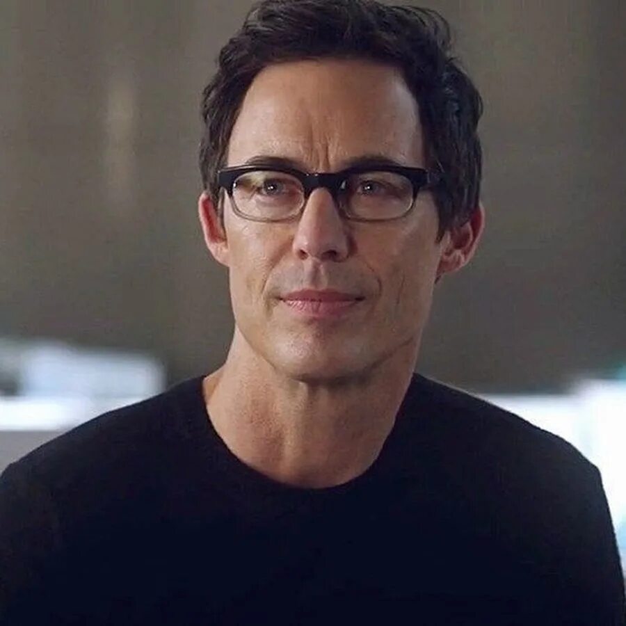 Доктор Харрисон Уэллс. Tom Cavanagh. Харрисон Уэллс флэш. Эобард Тоун том Кавана.