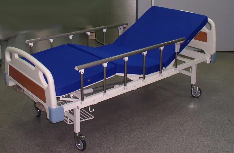 Для лежачих больных б у. Кровать для лежачих больных. Ортопедическая кровать для лежачего больного. Кровати в больнице для лежачих больных. Кровать для реабилитации лежачих больных.