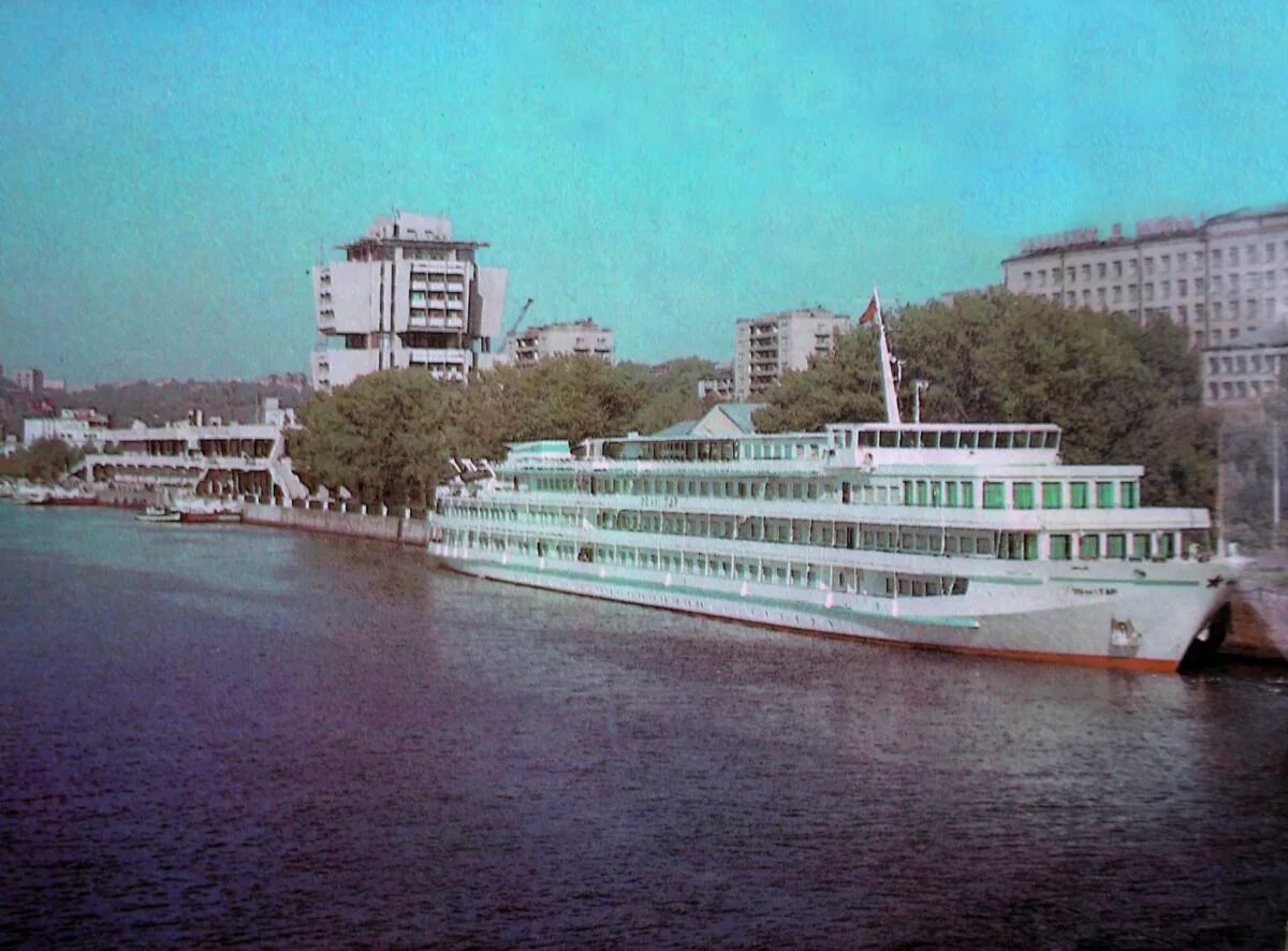 Набережная Ростова-на-Дону 1983. 30 Лет ГДР теплоход. Речной вокзал 1960 Ростов на Дону. Речной вокзал Ростова-на-Дону в1980 годы.