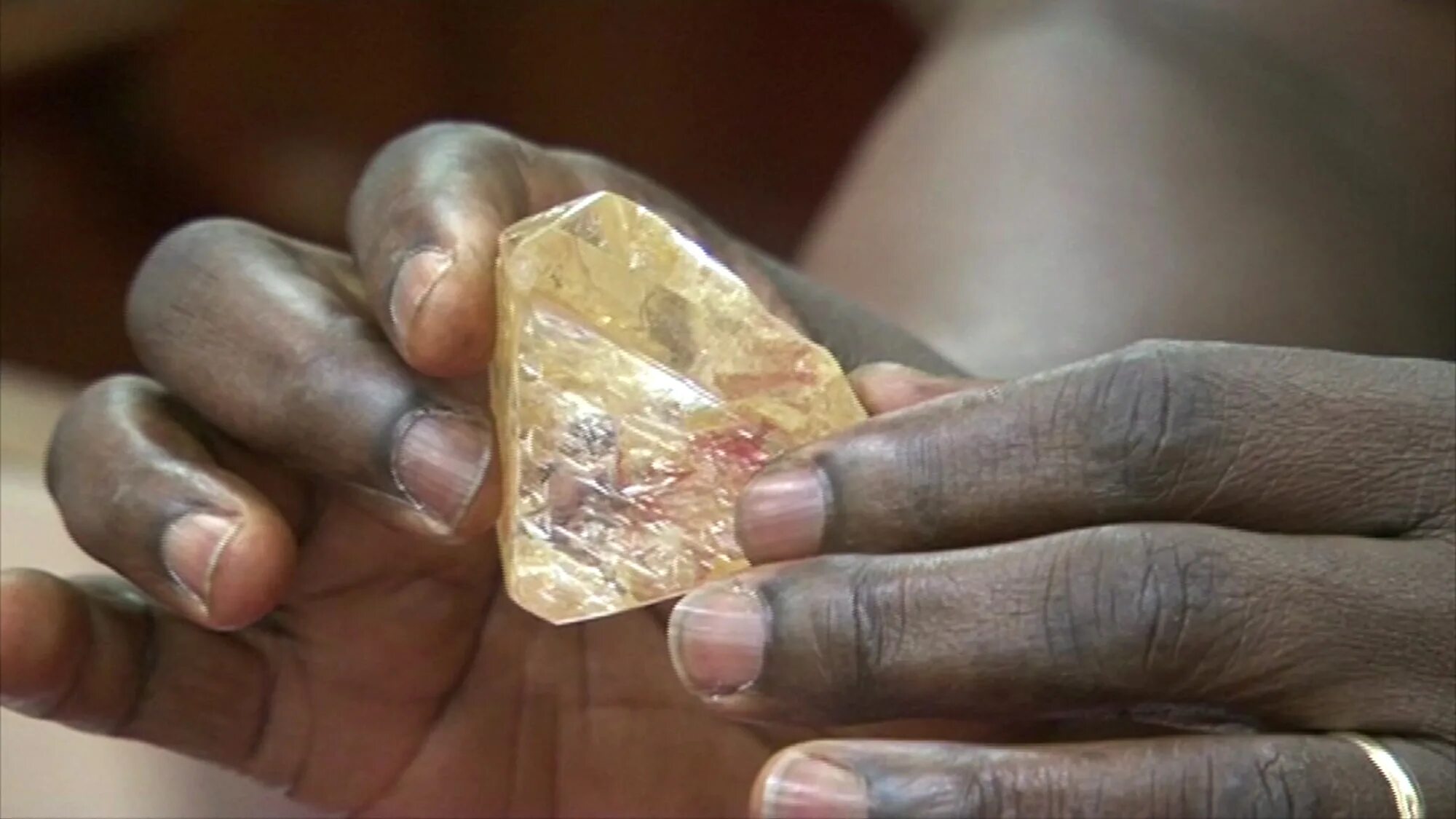 Звезда Сьерра-Леоне Алмаз. Сьерра Леоне Алмазы. Добыча алмазов в Сьерра Леоне. Алмаз 700 карат.