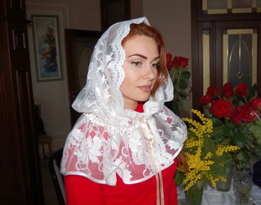 Красивые платки для церкви. Платок женский белый. Кружевной платок. Девочка в платке в церкви.