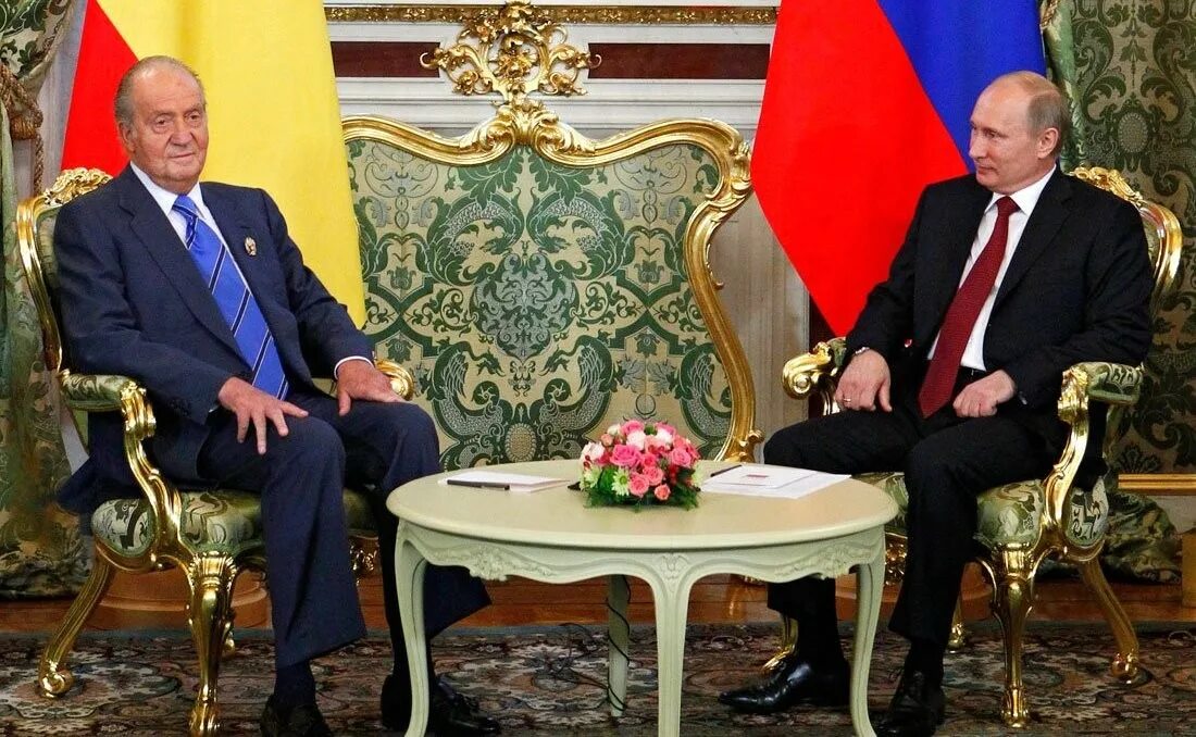 Россия испания. Испания отношения. Испания отношения. Сборная россии испания. Российские туристы в испании.