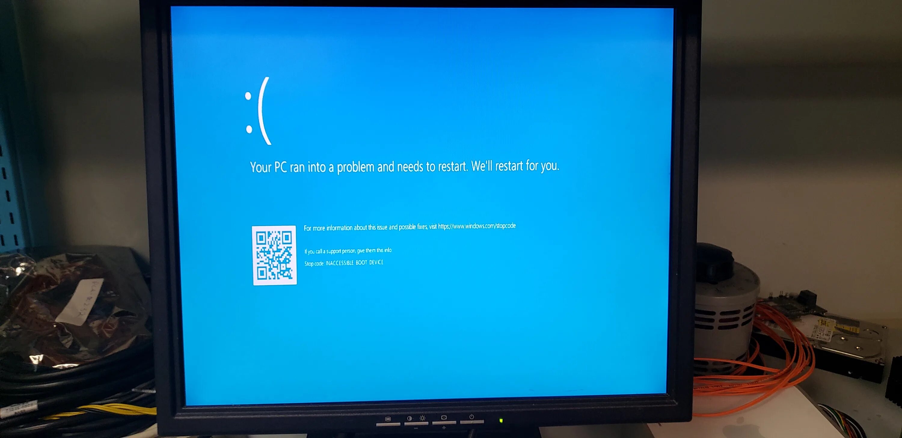 Windows BSOD inaccessible Boot device. Нет загрузочного устройства ошибка. Inaccessible Boot device при загрузке Windows 10. Экраны ошибки Windows с Bootable. No booting device ноутбук