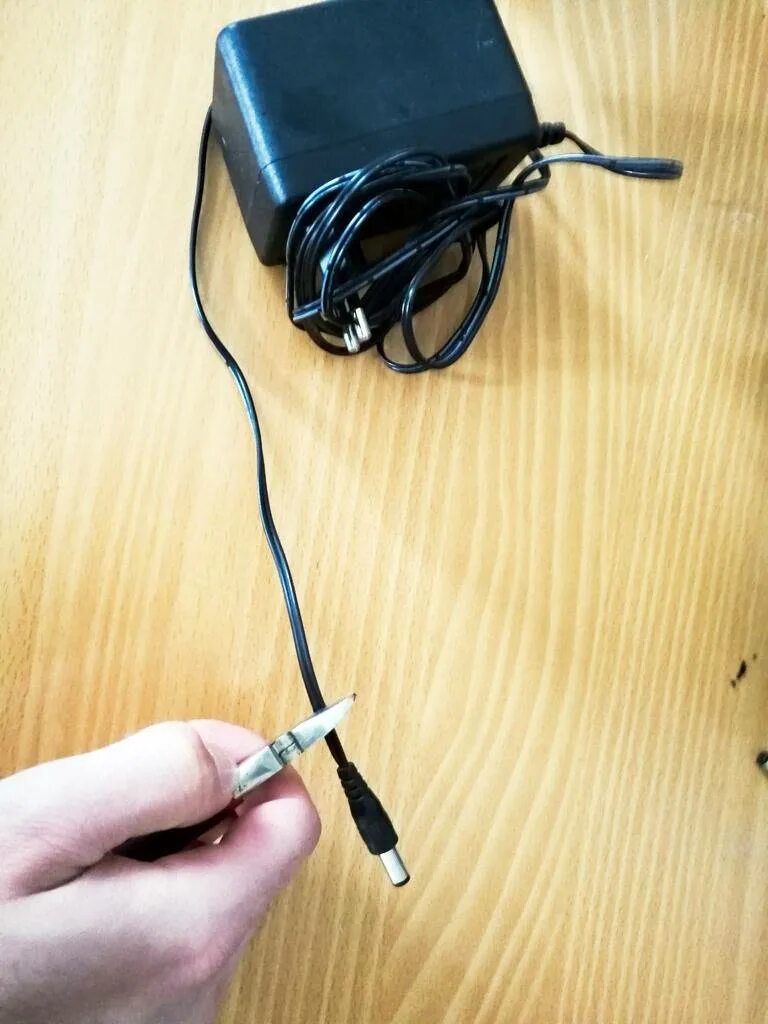 Можно ли зарядить ноутбук через usb. Провод от зарядки ноутбука. провод от зарядки ноутбука без аккумулятора. зарядка смартфона от ноутбука. зарядное для телефона по вольтажу.
