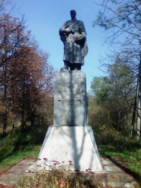 Имение Гиевка. Люботин. Памятник Святополку моравскому.