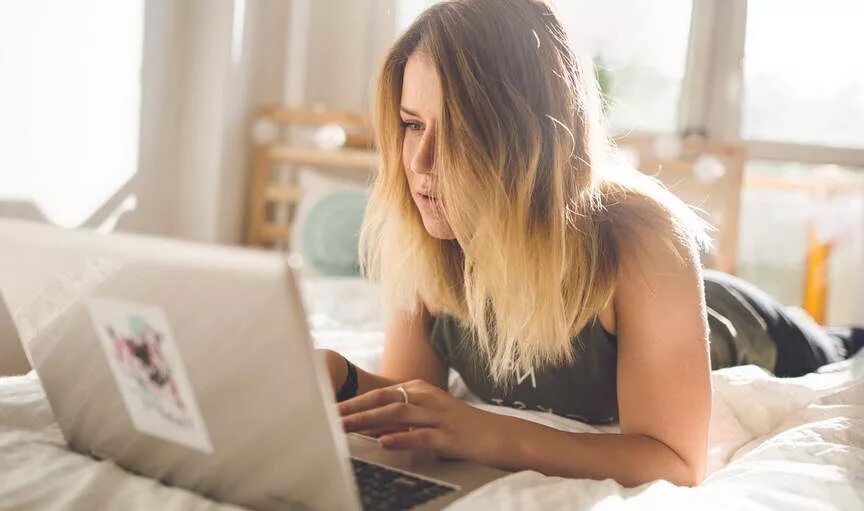 Работа web моделью. Девушка вебкам модель. модель ноутбука. девушка программист. вебкам работа.