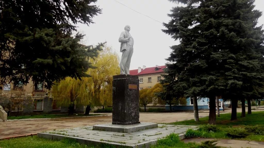 Харцызск центр города. Харцызск ссср. Вечный огонь харцызск. Харцызск стелла. Жд вокзал харцызск.