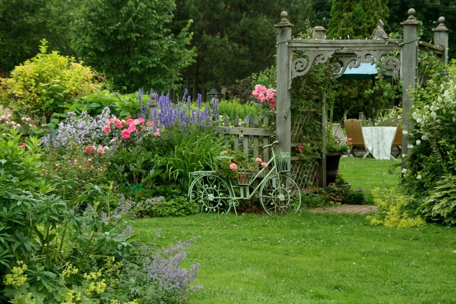 Мой сад. Сад Каролин Айкен. Канада. Красивые уголки сада. Цветочный уголок на даче. Укромный уголок в саду.