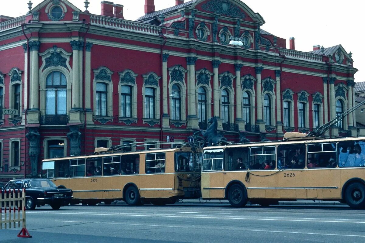 Старые автобусы в санкт петербурге. Троллейбус зиу 682. зиу-682 ленинград. зиу 9 санкт-петербург.