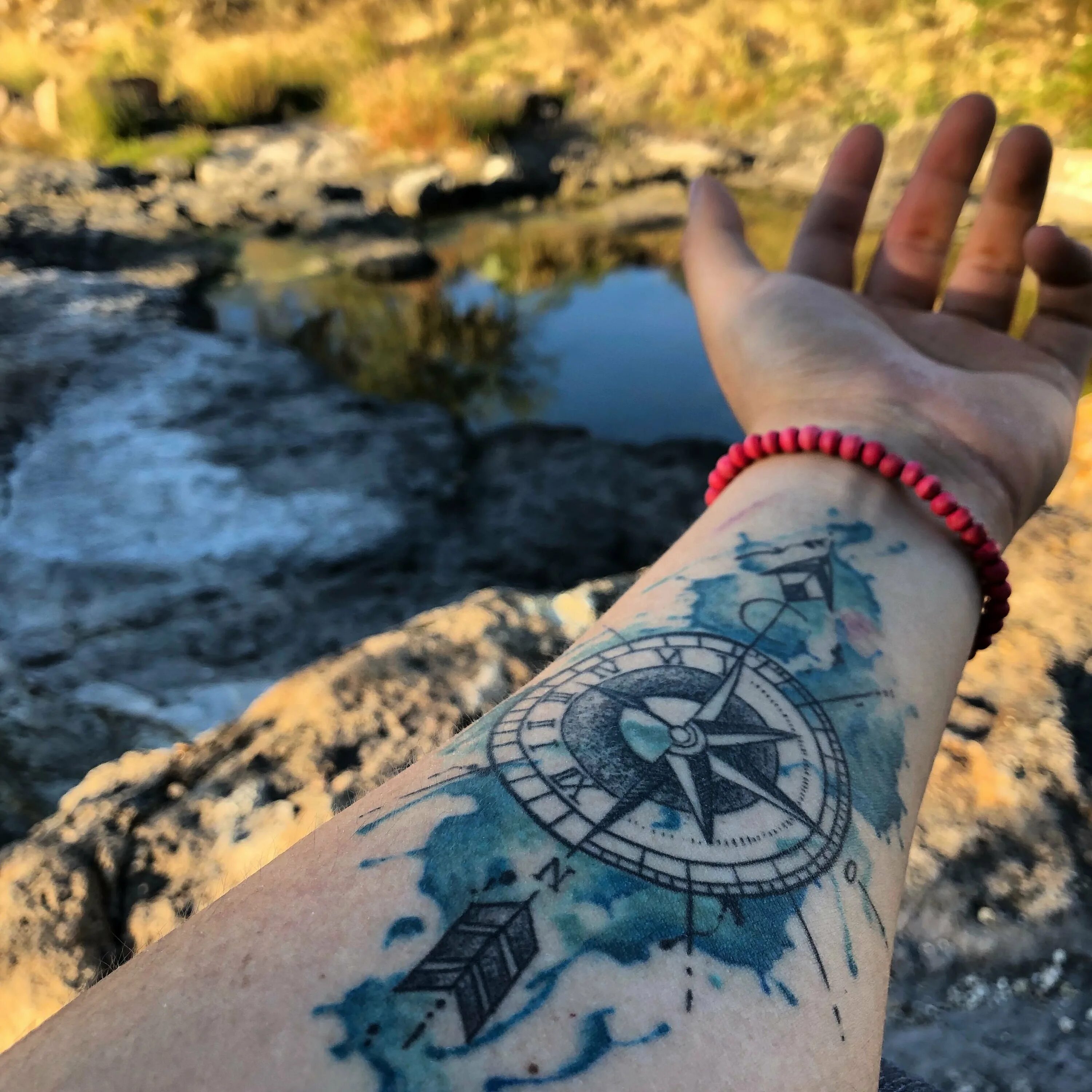 тату на запястье для мужчин в стиле треш полька. тату на запястье для мужчин 3д. тату христа на руке. тату на руке на тему. 3д тату на запястье мужские.