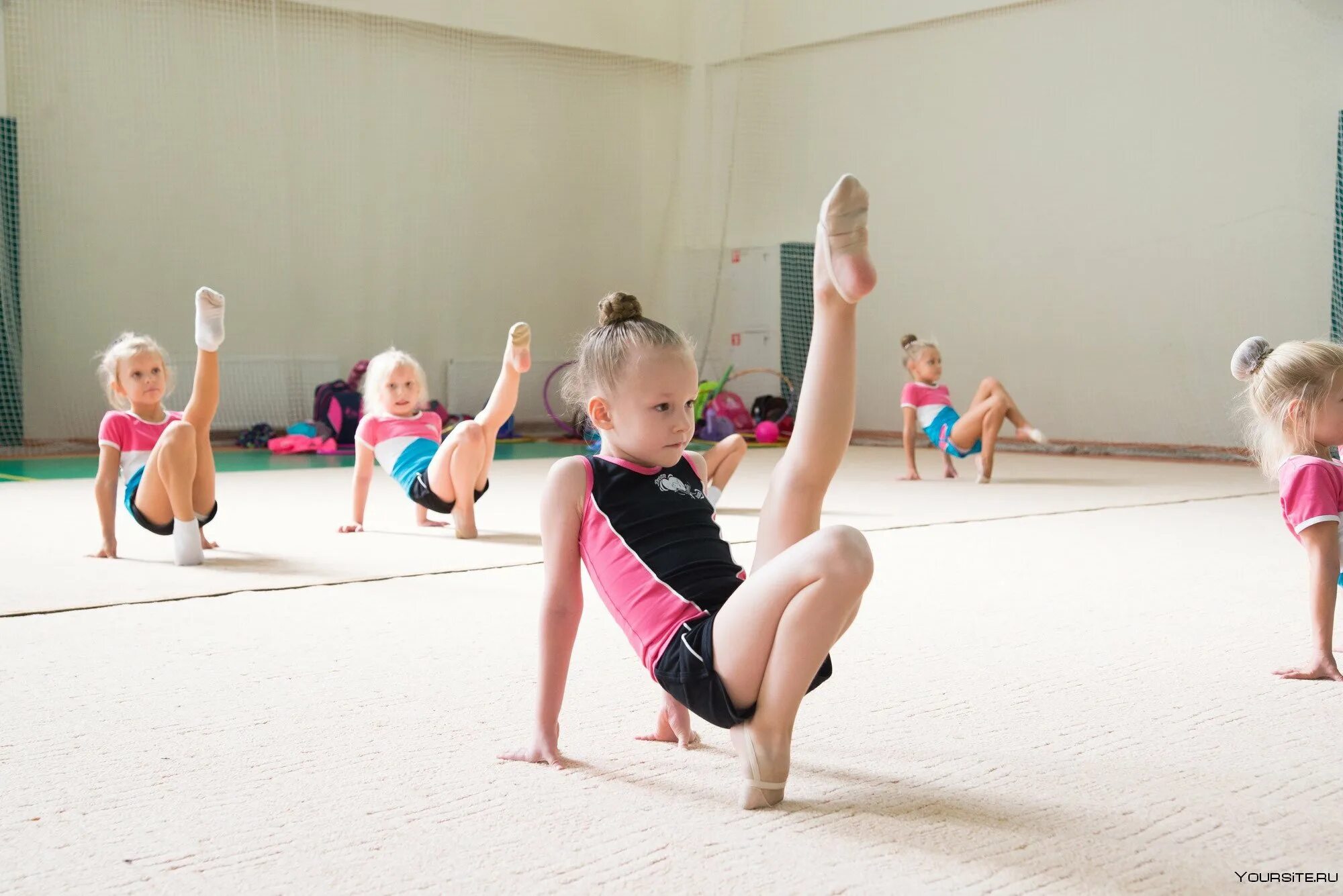 Художественная гимнастика дети. Гимнастика резонанс воронеж. Резонанс эстетическая гимнастика воронеж. Школы художественной гимнастики для детей. Гимнастика для детей.