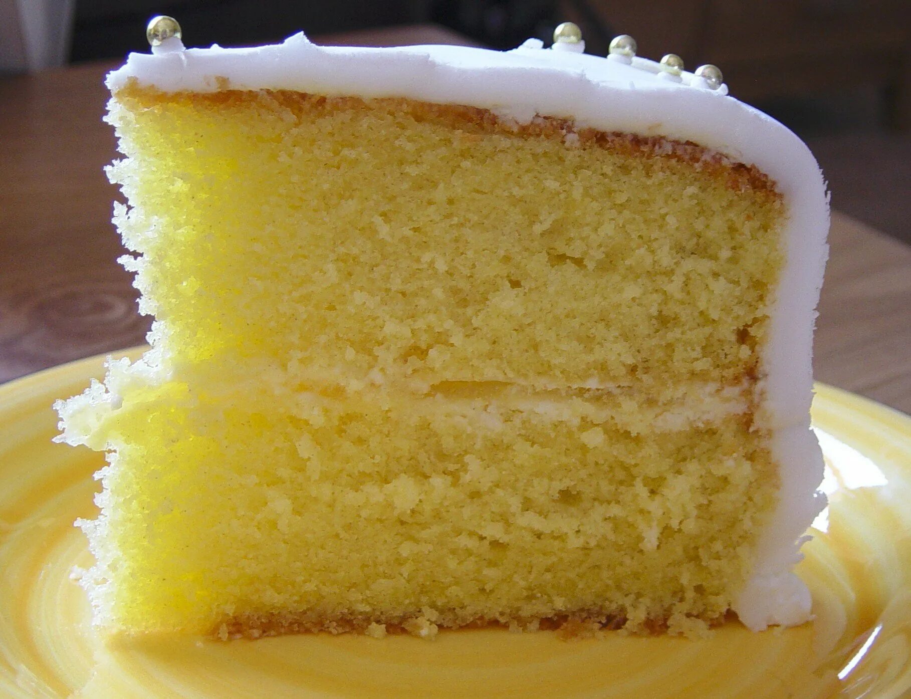 Торт лимонник бисквитный. Торт маковый бисквит лимонный курд. Лимонный бисквит. Лимонный бисквитный торт. Пирожные без масла
