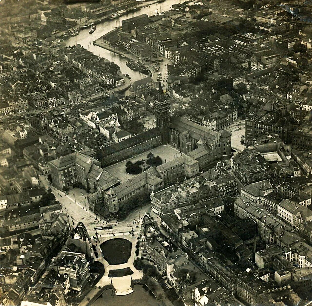Центр кенигсберга. Королевский замок кенигсберг 1945. восточная пруссия город кенигсберг. аэросъемка кенигсберга.