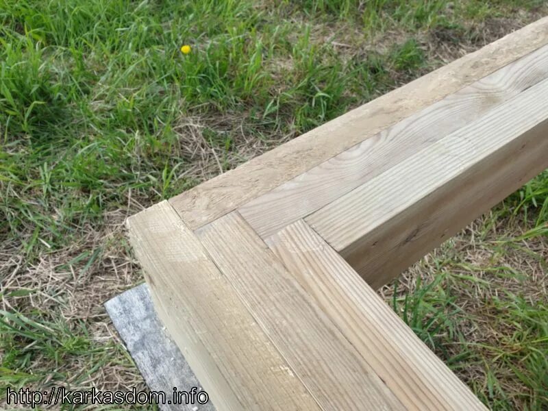 Обвязка свай доской 50х200 узлы. Ростверк из бруса 100х100. Обвязка брус или доска. Обвязка из бруса 150 х150. Ростверк из доски 50х200.