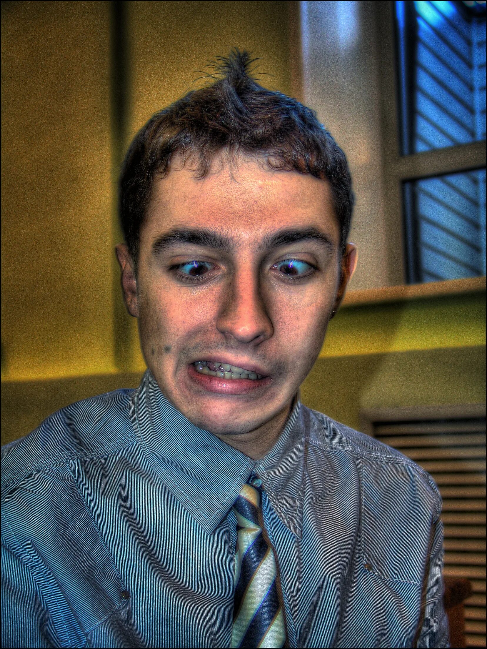 Парень держится за голову. Переклинило это. Путин присоединение ура. Бейби бокс для детей в россии 2021. Переклинило.