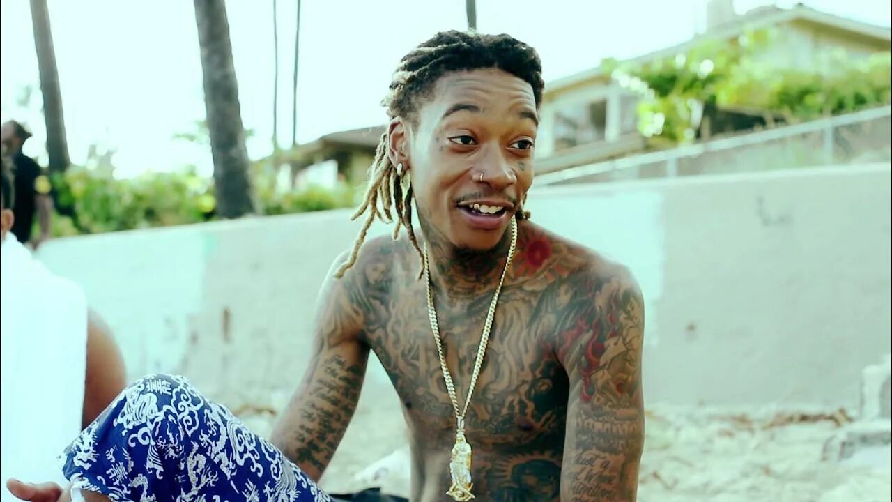 Khalifa форсаж. Wiz khalifa с сыном. wiz khalifa 2013. wiz khalifa форсаж. wiz khalifa рост.