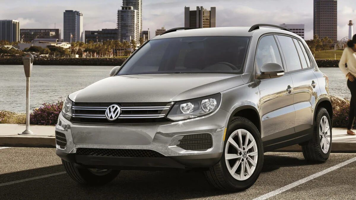 Volkswagen tiguan полный. Фольксваген Тигуан. Фольксваген Тигуан 2011. Volkswagen Tiguan старый. Tiguan старый Volkswagen Tiguan.