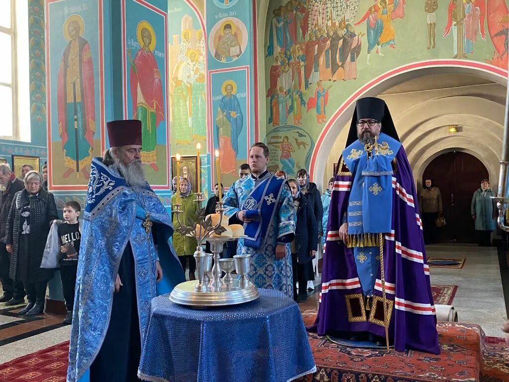 Всенощное бдение на благовещение. Выпуск голубей на Благовещение. Служба в храме сегодня в Мордовии п. Комсомольский. Благовещение 2023. С Благовещенск Пресвятой Богородицы.