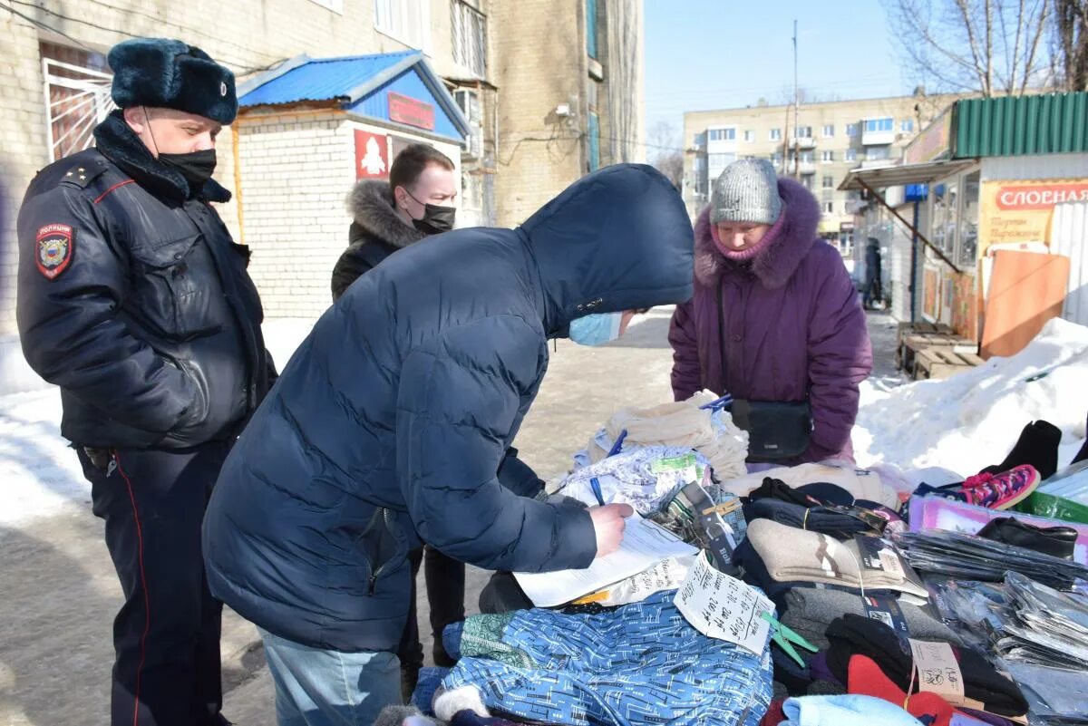 Давление саратов сегодня. Сотрудники администрации города Саратова. Полиция Саратов Ленинский. Администрация Ленинского района Саратова. Администрация Ленинского района Саратова сотрудники.