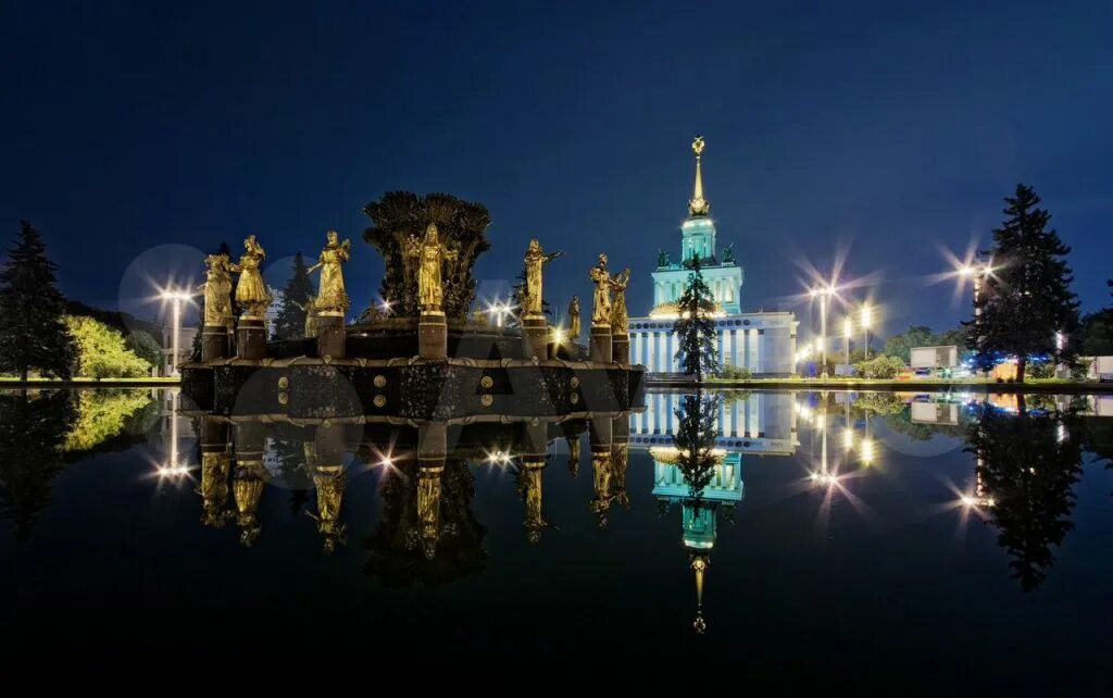 File:ВДНХ, Центральный павильон, Дом народов России. Ночь..jpg - Wikimedia Commo