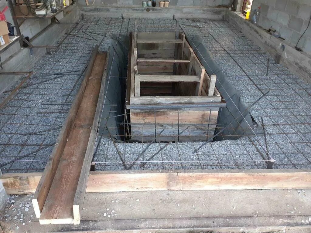 Яма в гараже. Смотровая яма в гараже. Смотровая яма daewoo matiz. Смотровая яма в гараже 3х6. Смотровая яма в гараже 3х6.