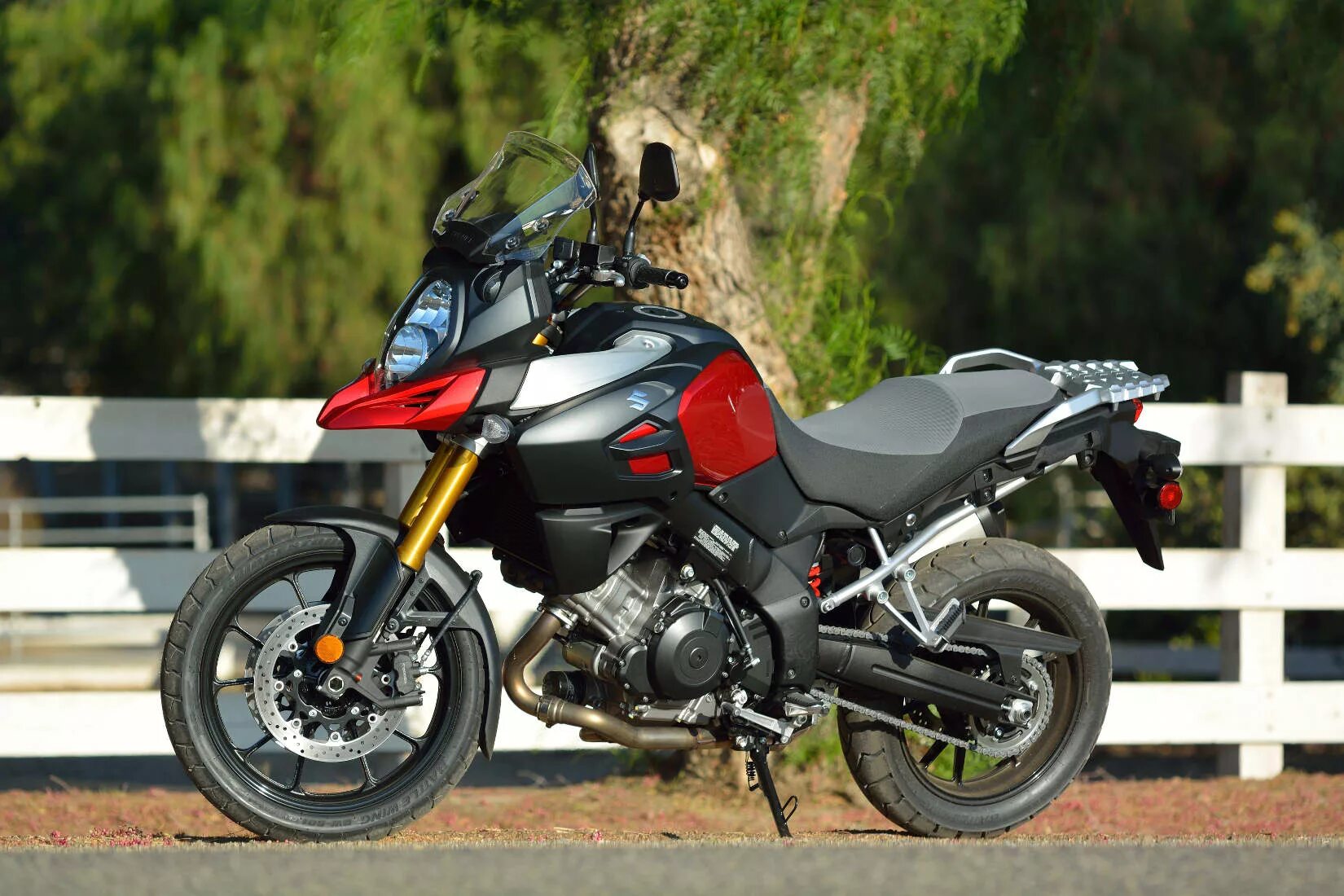 V strom купить. Suzuki DL 1000 V-Strom. Suzuki v-Strom 1000. Suzuki v Strom 2014. Suzuki dl1000 v-Strom XT.