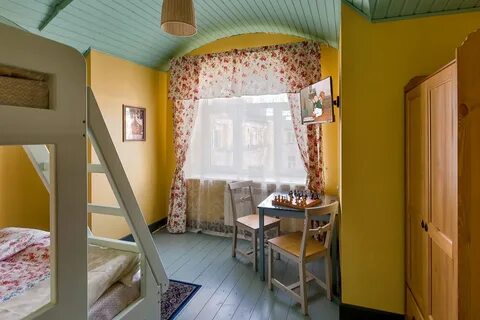 Друзья у дома книги