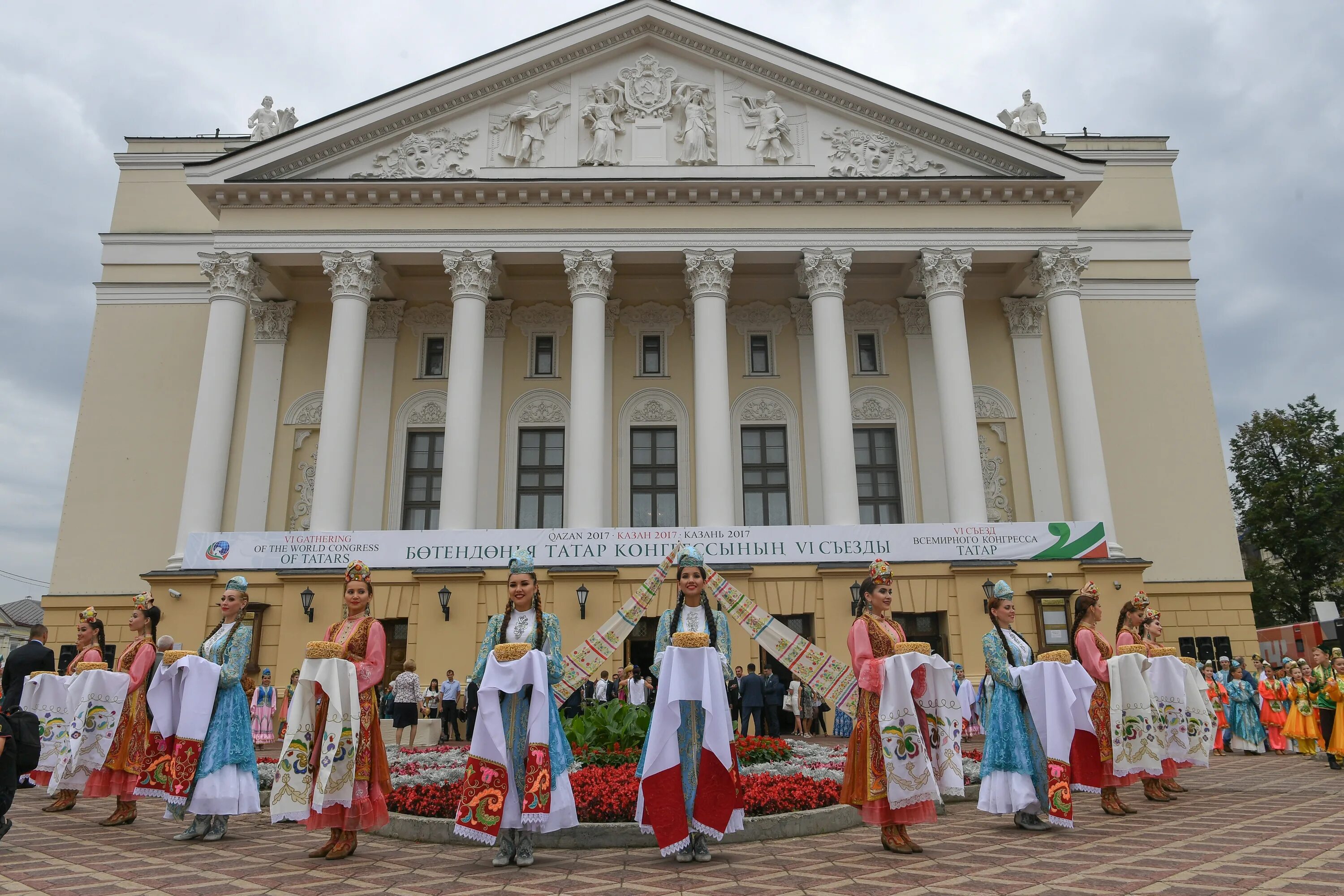 Конгресс татар Казань. Татарстан люди фото. Здание конгресса татар на площади свободы Казань. Конгресса татар Нижегородской области.