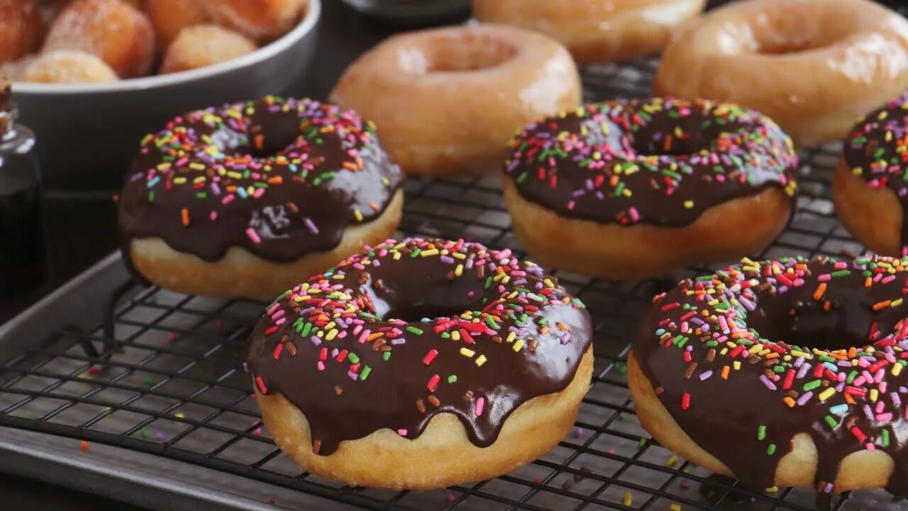 Toppings. Пончик. Вишневый пончик. Me donas. Me donas.