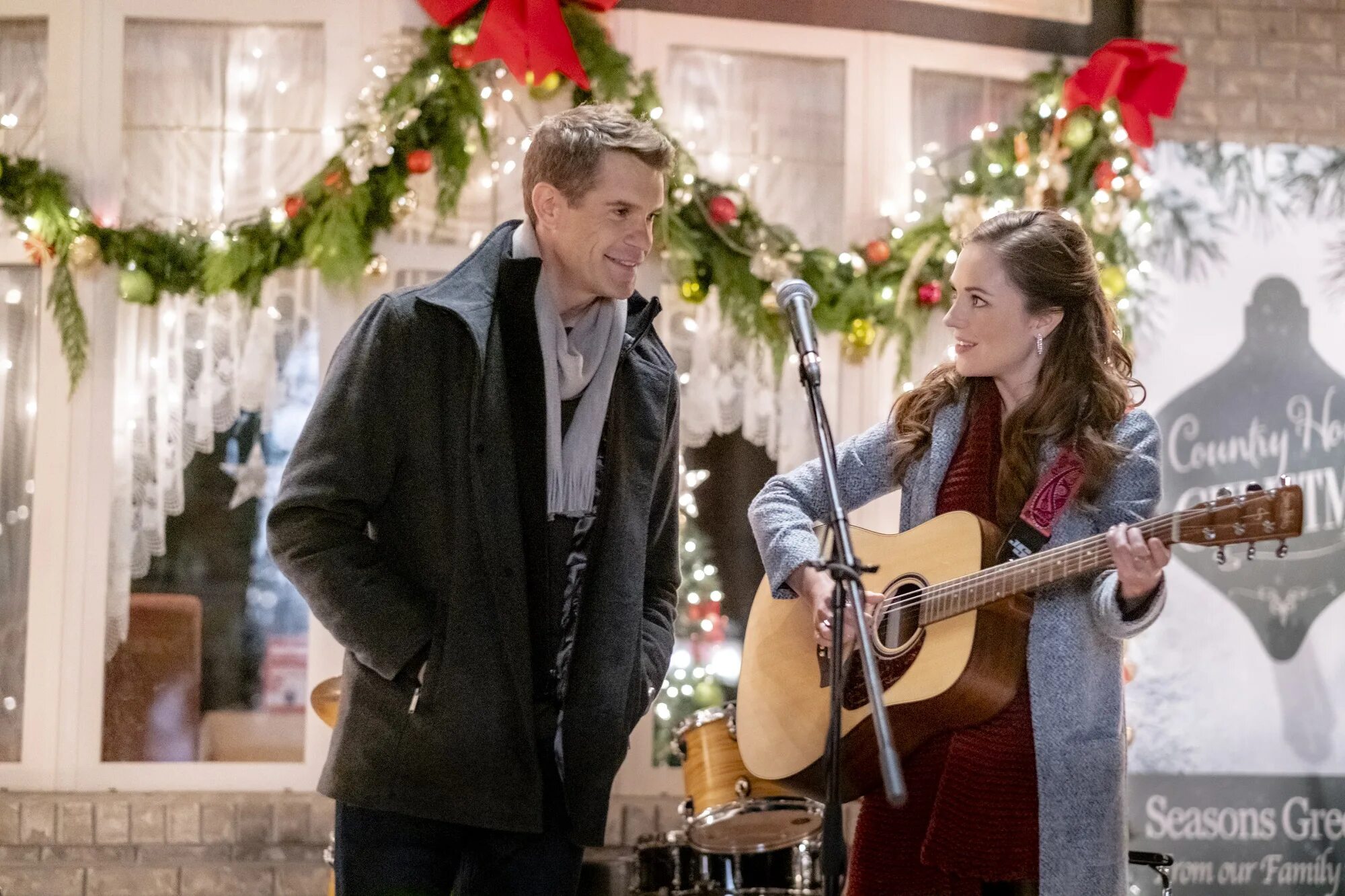 Невеста на рождество 2019 кадры. Рождество на двоих кадры из фильма. Рождество на двоих фильм 2019 кейт. Рождество на двоих фото из фильма. Эмилия кларк рождество на двоих.