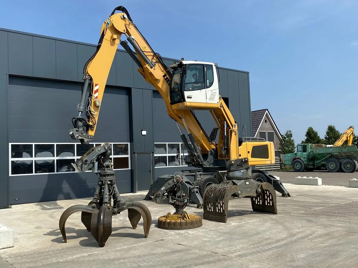 Вакансии перегружатель. Liebherr lh30. liebherr lh 30 m. перегружатель liebherr. liebherr 924 перегружатель.