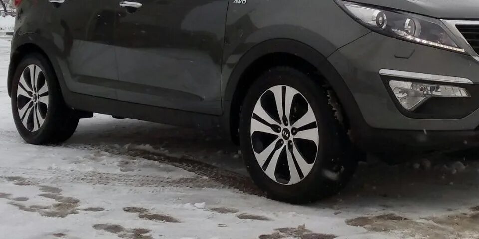 Киа спортейдж размер резины. R17 Kia Sportage колеса. Kia Sportage 3 диски r18. Колеса r18 235 60 Kia Sportage. Колеса 235 55 r17 на Sportage.