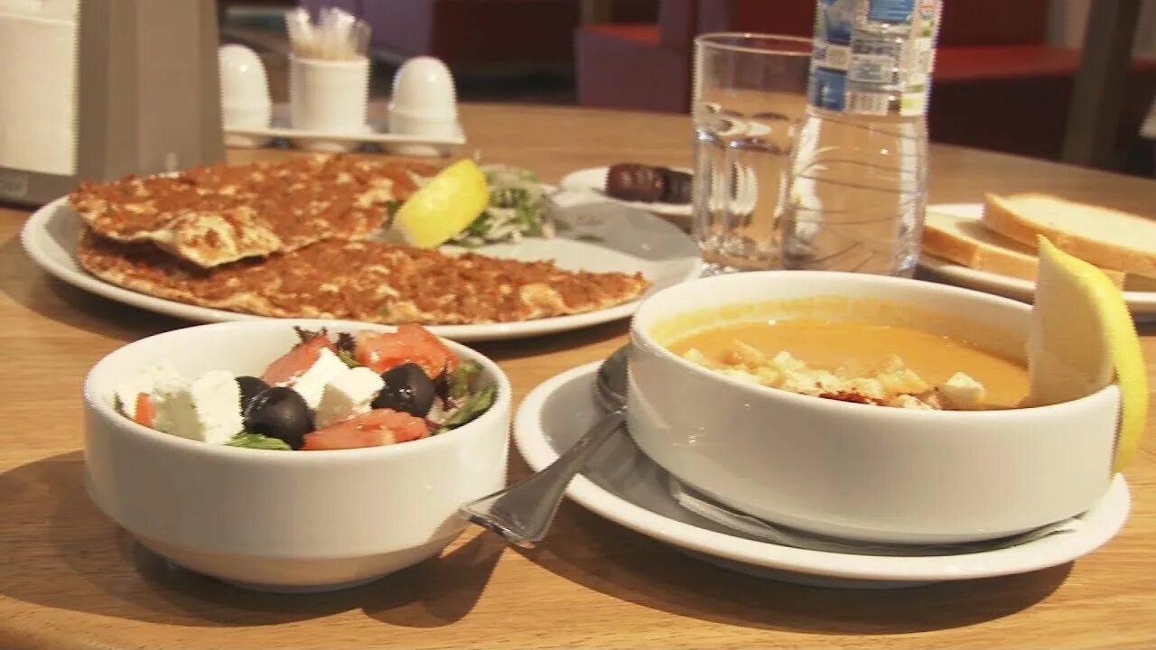 Стол на ифтар. Еда для ифтара. Завтрак мусульманина. Блюда на сухур.