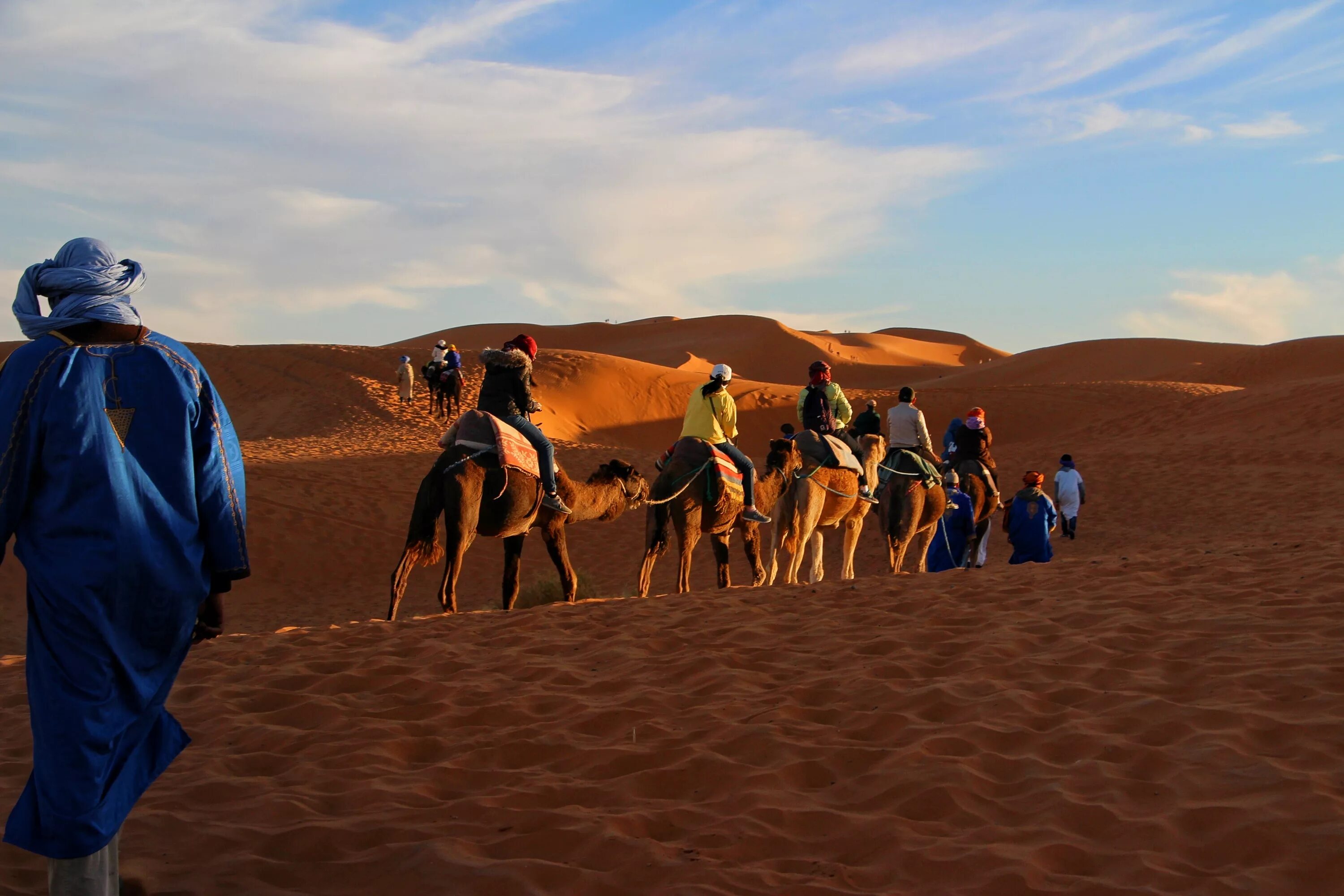Morocco travel. Бедуины Марокко. Марокко пустыня сахара на верблюдах. Марокко пустыня Караваны. Марокко Караван.