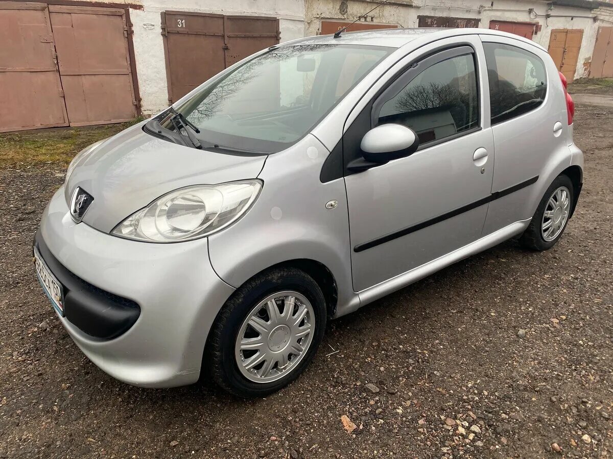 Женская машина пежо. Пежо 107 1990. Peugeot 107 2008. Пежо 107 голубой 2008. Peugeot 107 2008.