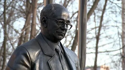 Памятник туполеву
