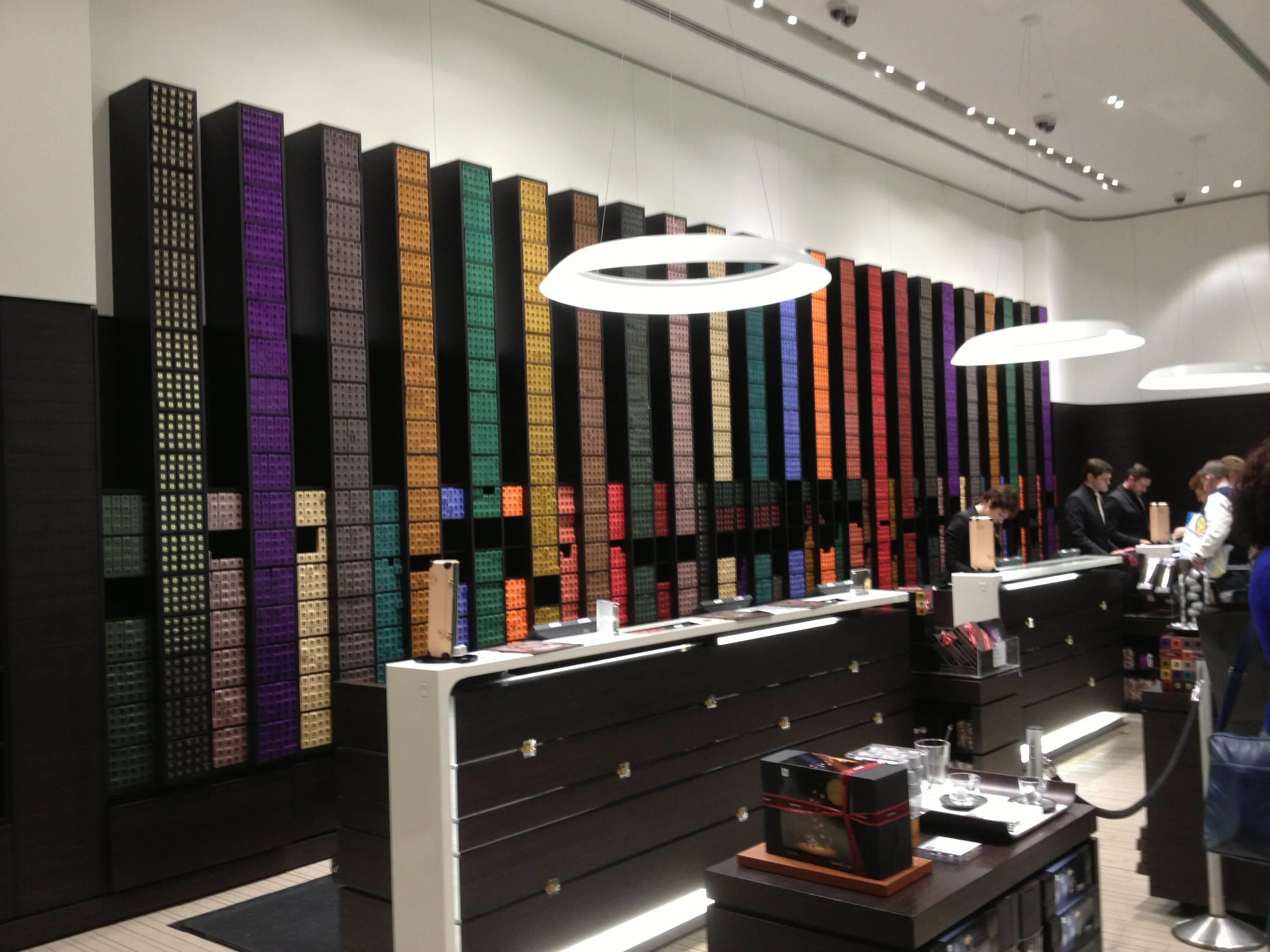 Boutique ru. Nespresso Boutique. Неспрессо Атриум. Неспрессо Дубай Молл. Бутик неспрессо в Москве.