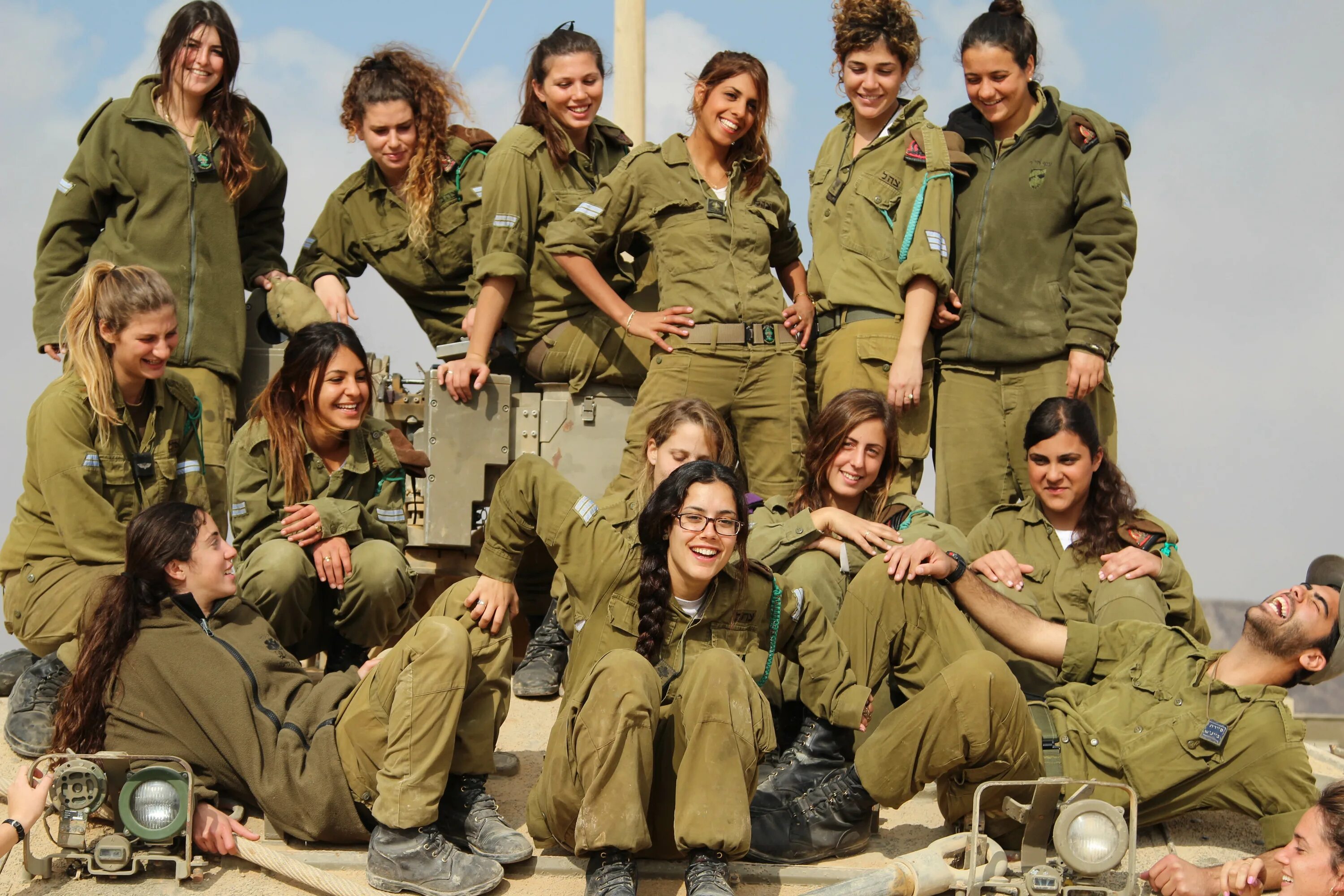 Сколько женщин служит. ЦАХАЛ армия обороны Израиля. ЦАХАЛ армия обороны Израиля девушки. Кейт Рутман военнослужащая израильской армии. Солдат ЦАХАЛ.