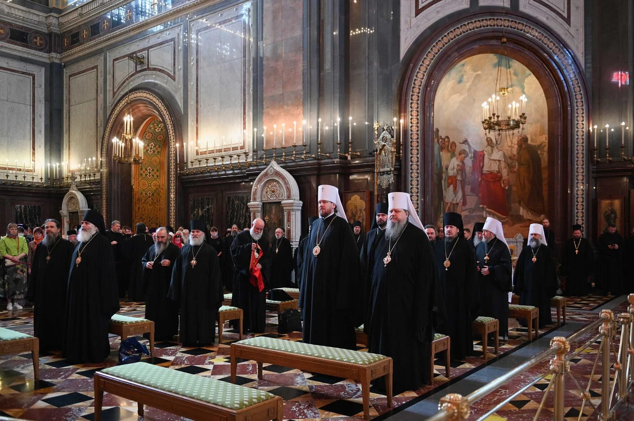 Литургия в храме христа спасителя сегодня. 2000 храм христа спасителя литургия. католики на службе в храме христа спасителя. пасха 2025 храм христа патриархия. католики на пасхальной службе в храме христа спасителя.