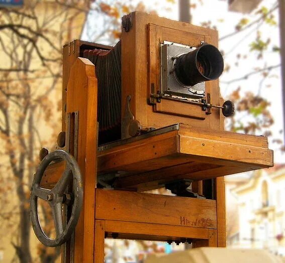 Фотоаппарат ФКД 18х24. Старый фотоаппарат. Старинная фотокамера. Старые деревянные фотоаппараты.