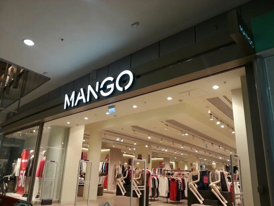 Шоссе одежда. Фото бутиков одежды Mango.